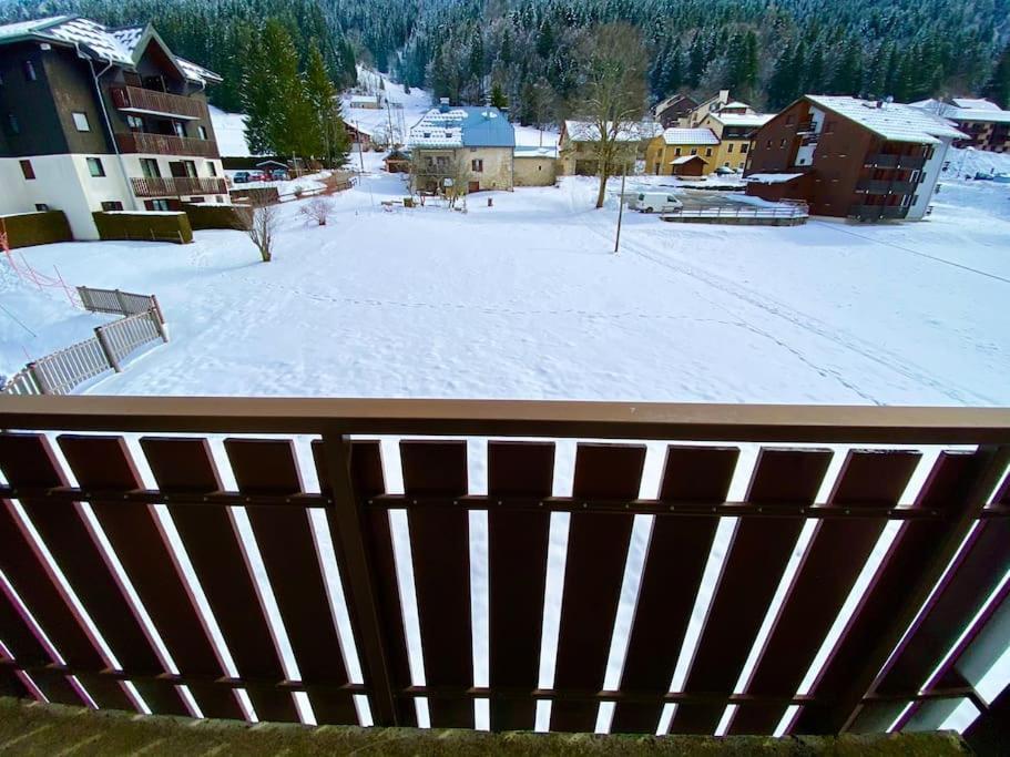 Charmant Appartement Au Pied Des Pistes De Lelex Exterior photo